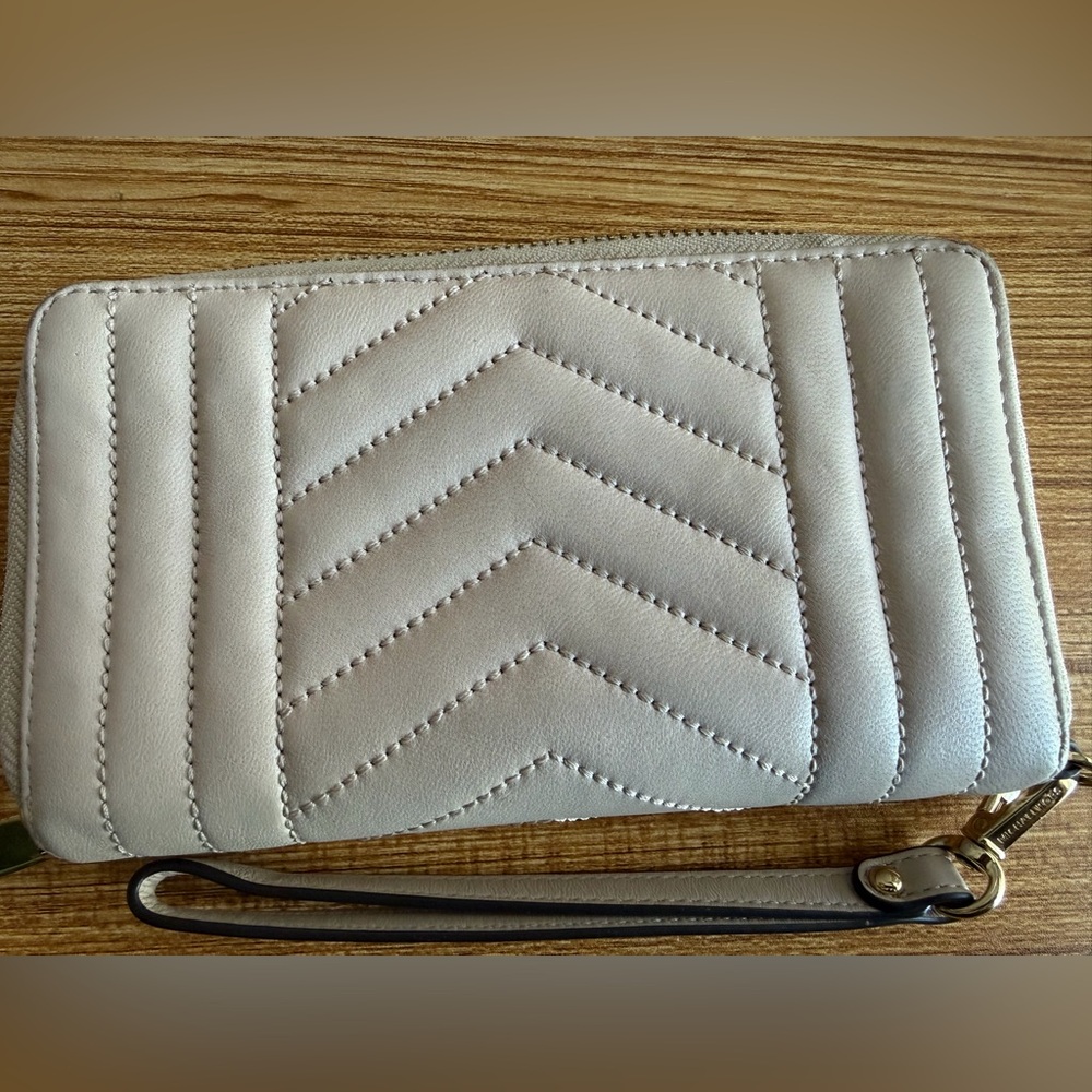 Michael Kors Blush Quilted Wristlet - Picture 6 of 12